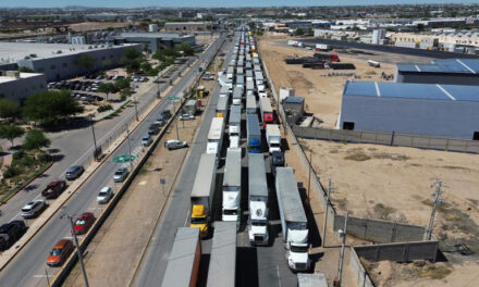 Texas vuelve a bloquear exportaciones mexicanas ante incremento en el flujo migratorio