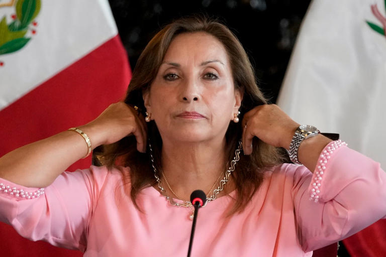 ¿Quién es el millonario gobernador de Perú que le prestó relojes Rolex a la presidenta Boluarte?