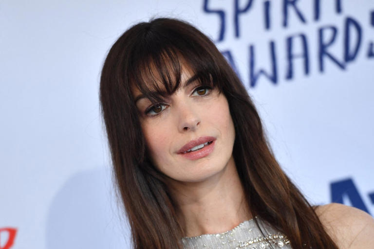 Anne Hathaway dice que tuvo que besar a 10 hombres durante unas audiciones “asquerosas”