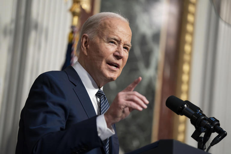 Biden anuncia nuevas medidas para aliviar la deuda estudiantil