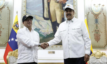 Petro aboga por “la paz política” en Venezuela durante reunión con el dictador Maduro
