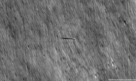 La NASA avista un objeto similar a tabla de surf desplazándose rápidamente cerca de la Luna