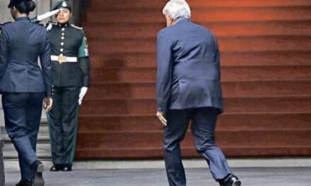El denominado #NarcoPresidente López Obrador anuncia gira del adiós por todo México