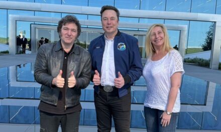 Javier Milei y el magnate Elon Musk se reúnen en la fábrica de Tesla en Texas