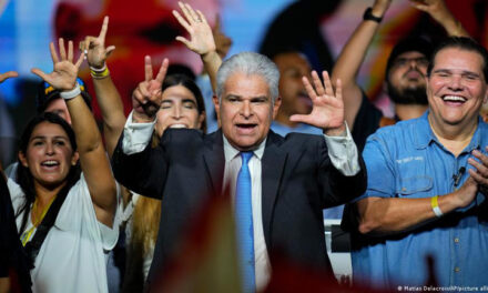 Mulino lidera elección en Panamá con el 50% del escrutinio